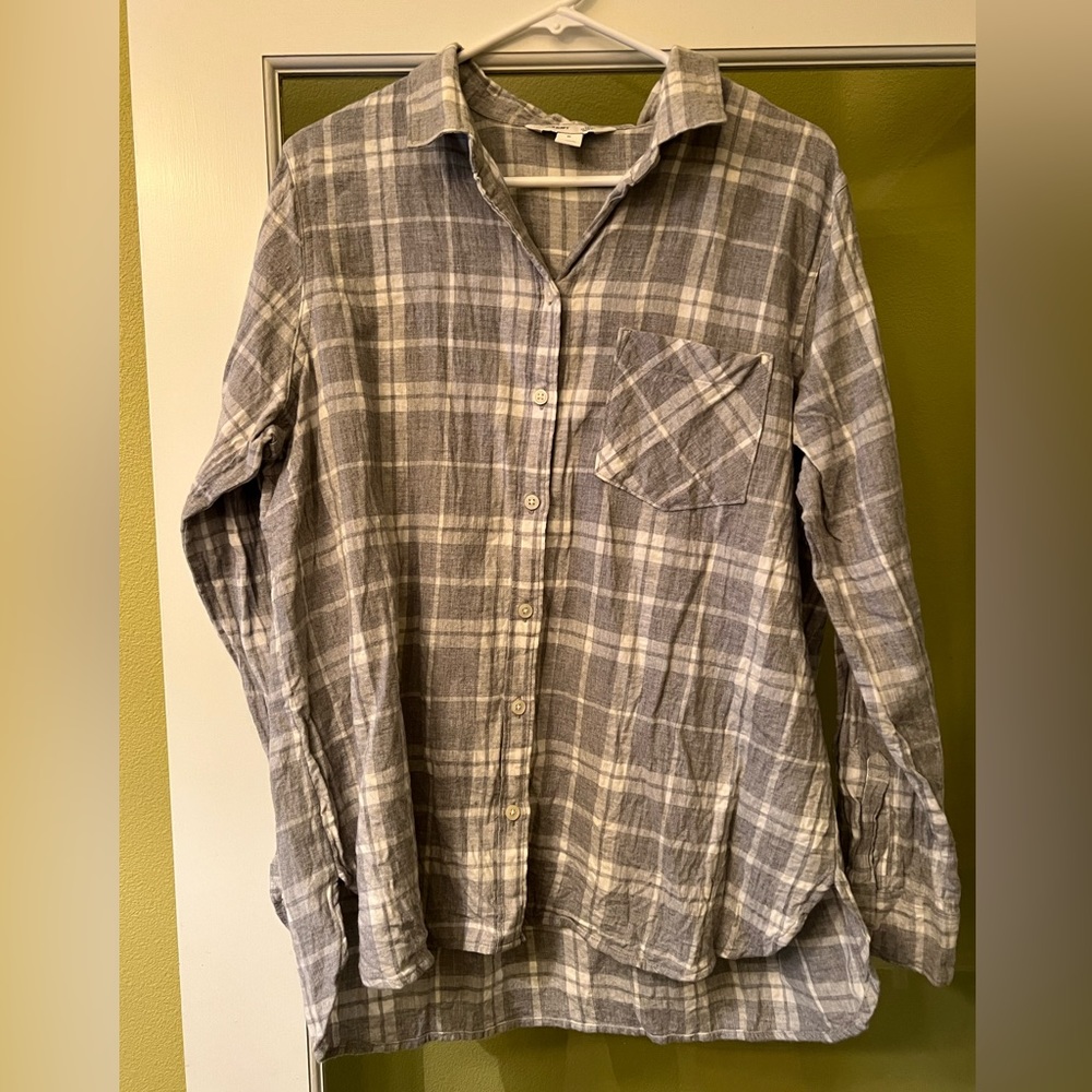 Women’s Old Navy long sleeve button up flannel size XL